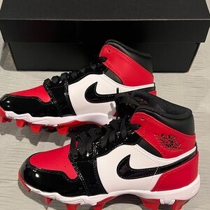 Nike Air Jordan 1 Mid Youth Cleats “Bred Toe”